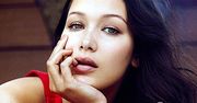 21-letnia Bella Hadid z okazji urodzin zmysłowo eksponuje ciało w stringach! Gorąca fota podbija internet