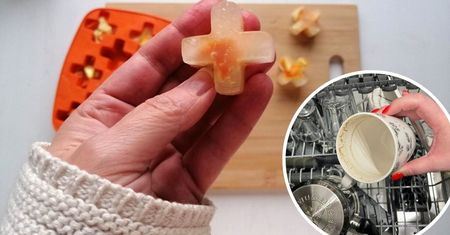 Wrzuciłam te kostki do zmywarki i naczynia są czystsze. Różnicę widać gołym okiem!