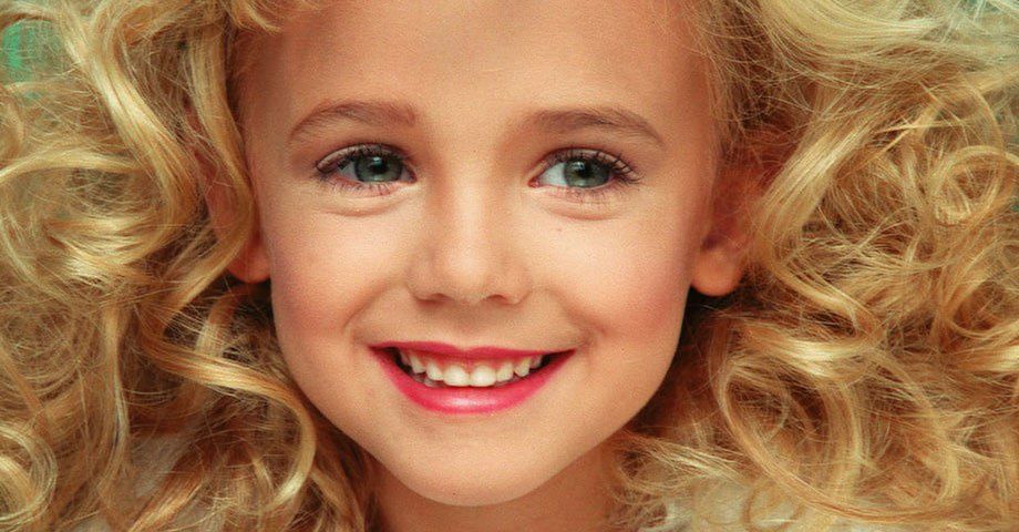 Ta zbrodnia do dziś szokuje świat. Co tak naprawdę stało się z JonBenet Ramsey?