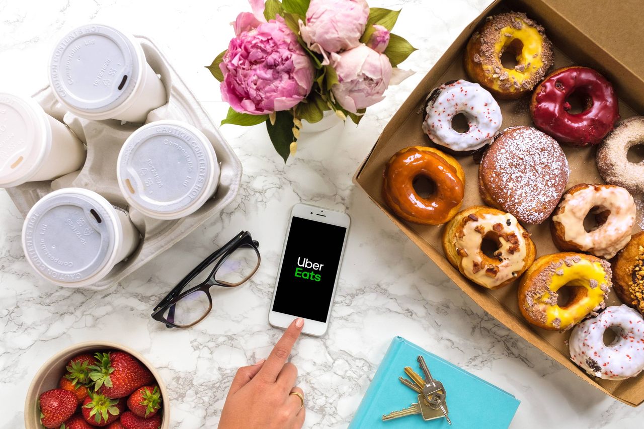 Uber Eats i Costa Coffee łączą siły. Atrakcyjne promocje na start