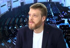 "Dlaczego Poczta Polska straszy pracowników?" pyta Adrian Zandberg. I zwraca uwagę na niecodzienny apel Poczty