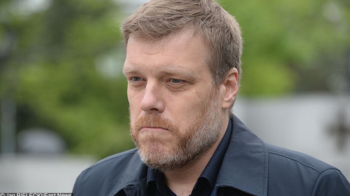 Adrian Zandberg chce wprowadzenia europejskiej pensji minimalnej. Ekspert: "to absurd"