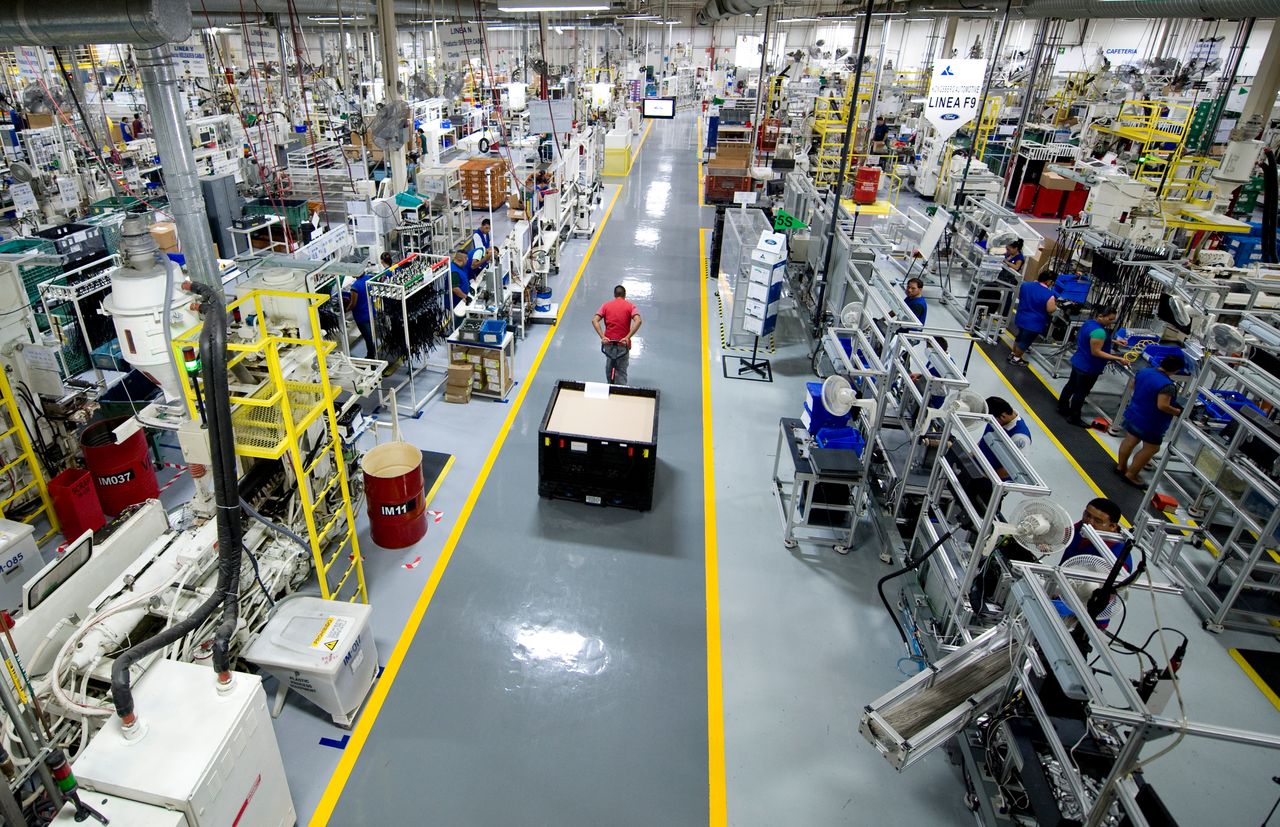 Firmy już nie spieszą się z inwestycjami. Strach przed spowolnieniem zbiera swoje żniwo 