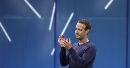 Wyniki Facebooka drastycznie spadają. YouTube bliski przejęcia pozycji