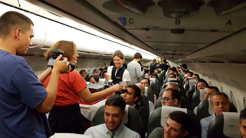 W ramach akcji promocyjnej znany wytwórca elektroniki rozdał podróżnym najnowsze Samsungi Galaxy Note 8