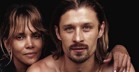 To pod jego okiem rzeźbi zachwycającą figurę. Halle Berry chwali się przystojnym trenerem