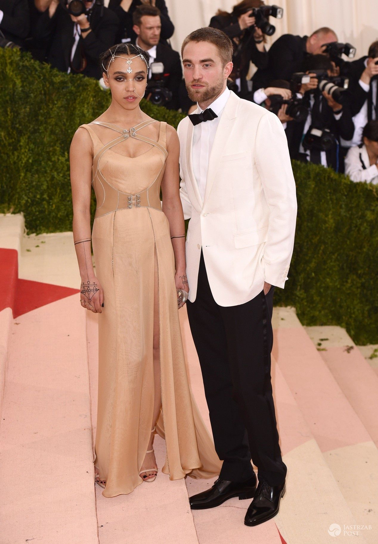 FKA Twigs i Robert Pattinson na MET Gala 2016 fot. East News