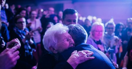 Kto najbardziej kocha Roberta Biedronia. Tej grupy fanów się nie spodziewał