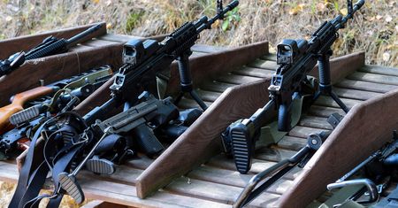 Ile osób ma pozwolenie na broń w Polsce? Policja pokazuje statystyki