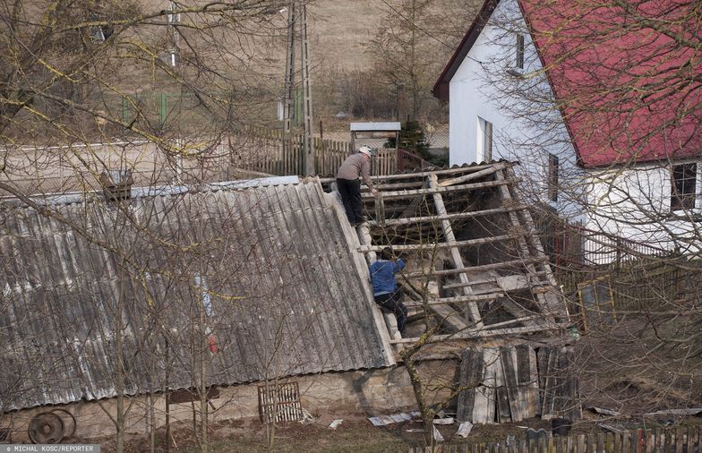 Azbest na polskich dachach zostanie jeszcze nawet przez 200 lat - twierdzi NIK