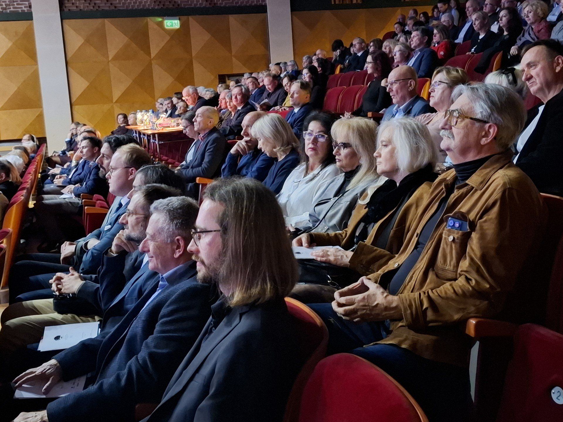 Publiczność bacznie przyglądała się i przysłuchiwała każdej z symfonii, gdyż później mieli oni głosować na najlepszego wedle publiki.