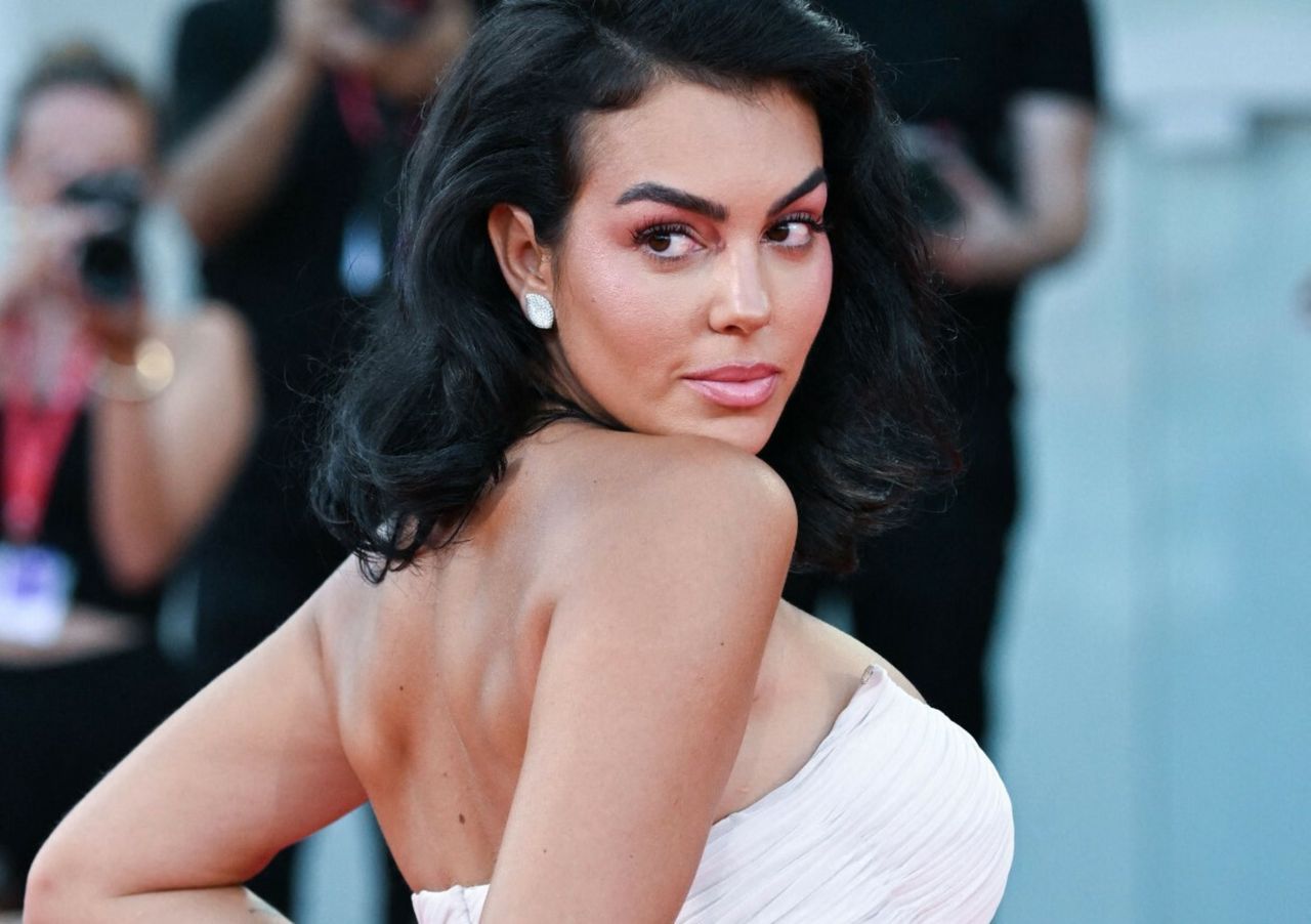 Georgina Rodriguez stuns in Oscar de la Renta at Venice festival