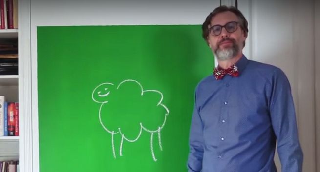 Szymon Majewski z owcą na wypasie reklamuje internet w Plusie (wideo)