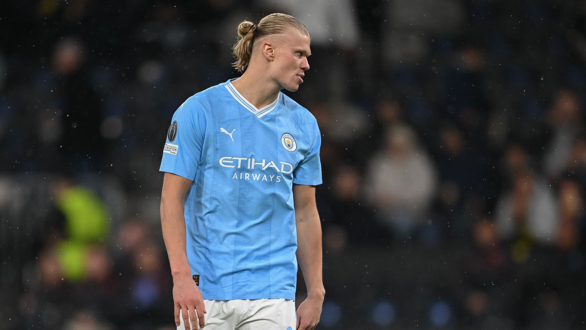 BERN, SWITZERLAND - OCTOBER 25: Erling Haaland of Manchester City reacts during the UEFA Champions League match between BSC Young Boys and Manchester City at Stadion Wankdorf on October 25, 2023 in Bern, Switzerland. (Photo by Christian Kaspar-Bartke/Getty Images)