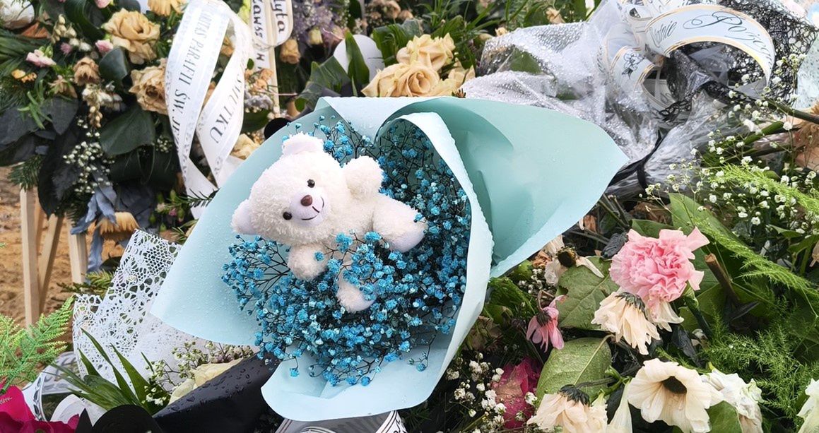 Grób 17-letniej Cecylii tonie w kwiatach