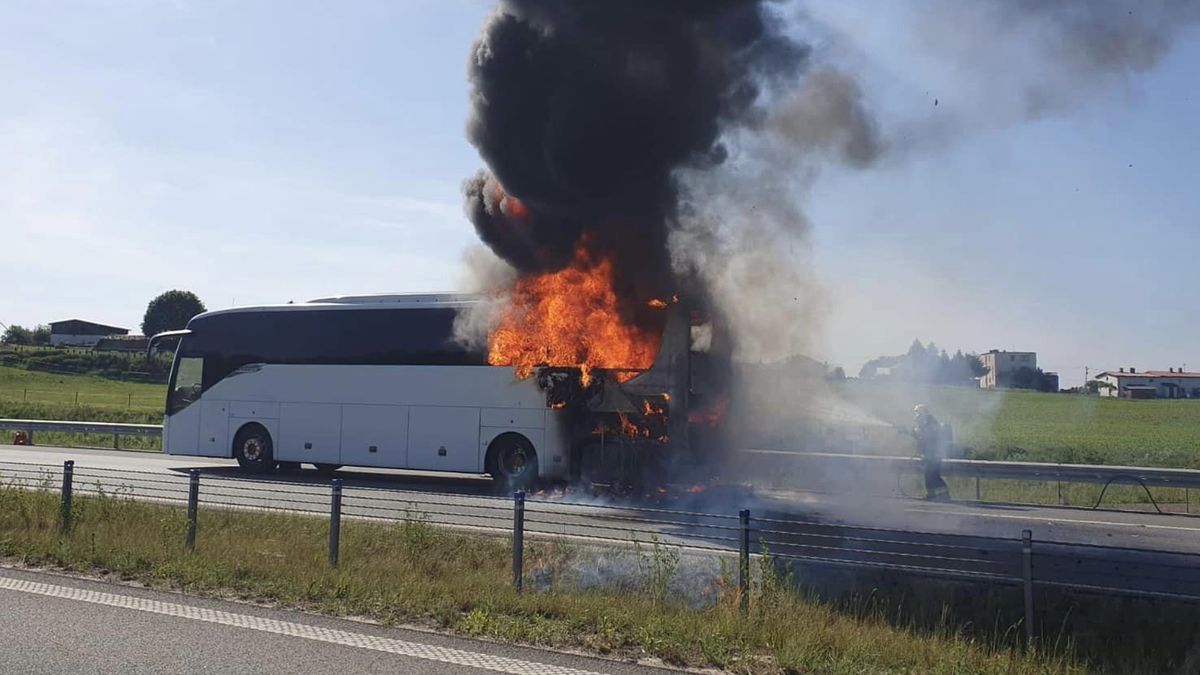 Pożar autokaru na S5
