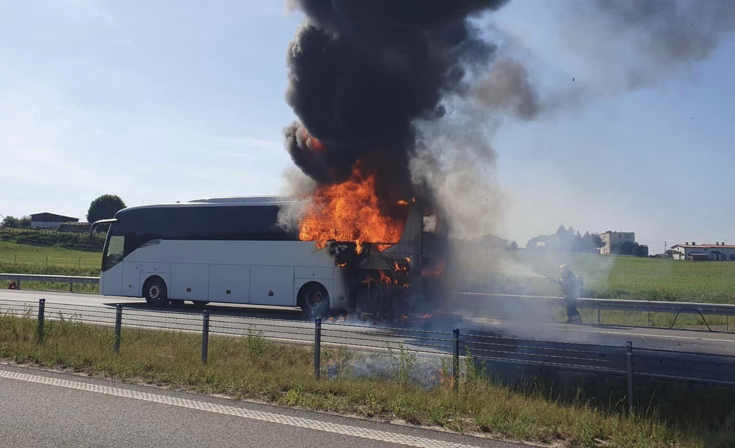 Dramat na S5. Autobus z wycieczką szkolną stanął w płomieniach