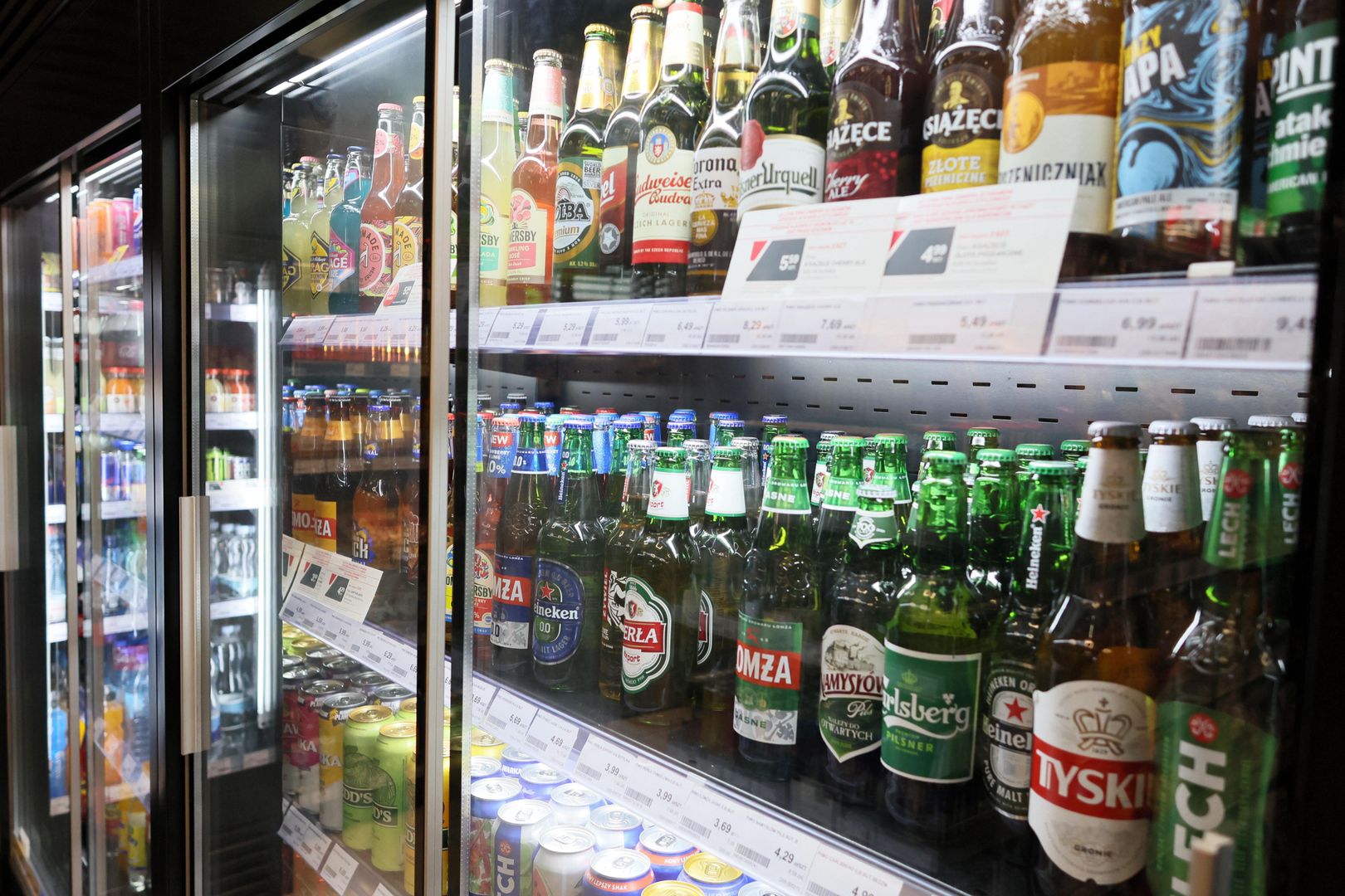 Zakaz sprzedaży alkoholu na stacjach paliw? Polacy zabrali głos