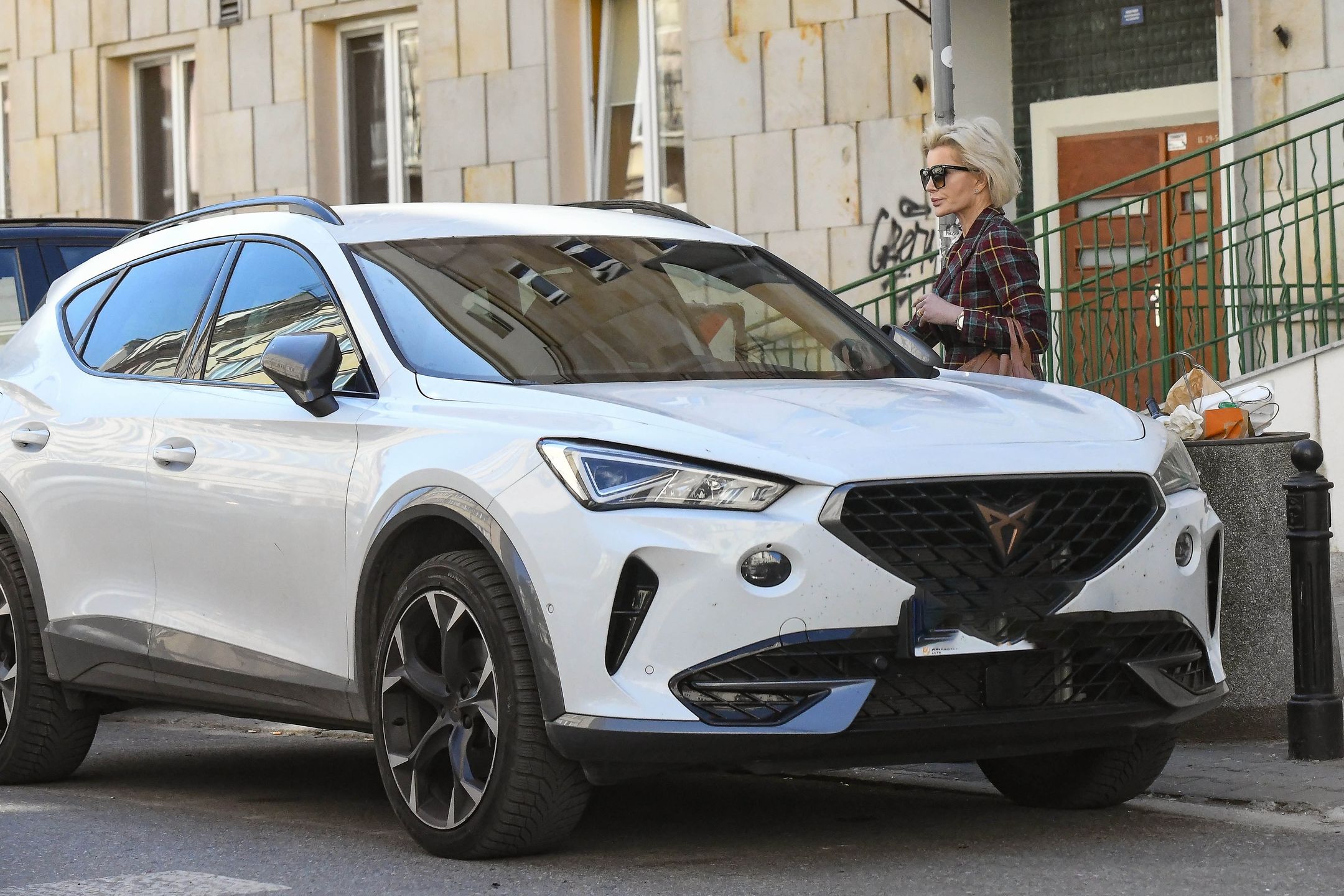 Joanna Racewicz po raz kolejny łamie przepisy drogowe