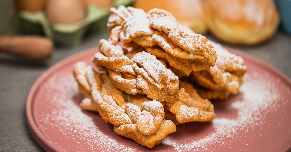 Faworki robię tylko z 3 składników. Ale to forma podania i smak robią największe wrażenie