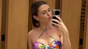 Joanna Opozda ubrana w fikuśne bikini przesyła buziaczki do obiektywu. Forma marzenie? (FOTO)