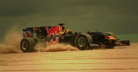 Bolidem F1 na plaży? Dlaczego nie! [wideo]
