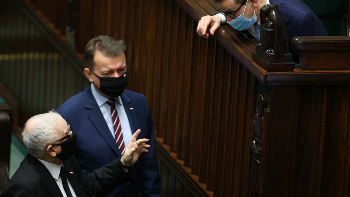 rząd PiS w przeszłości, chcąc wpłynąć na ceny paliw, zdecydował o obniżeniu akcyzy. Coś jednak poszło nie tak 