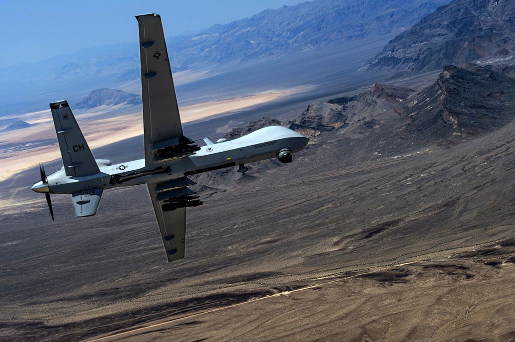 Na czterech pylonach MQ-9 można podwiesić cztery ppk Hellfire i dwie bomby