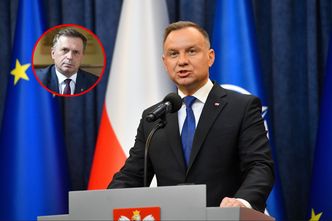 Rzucił papierami po decyzji prezydenta ws. "lex Tusk". "Bezprawie" i "niechlujstwo"