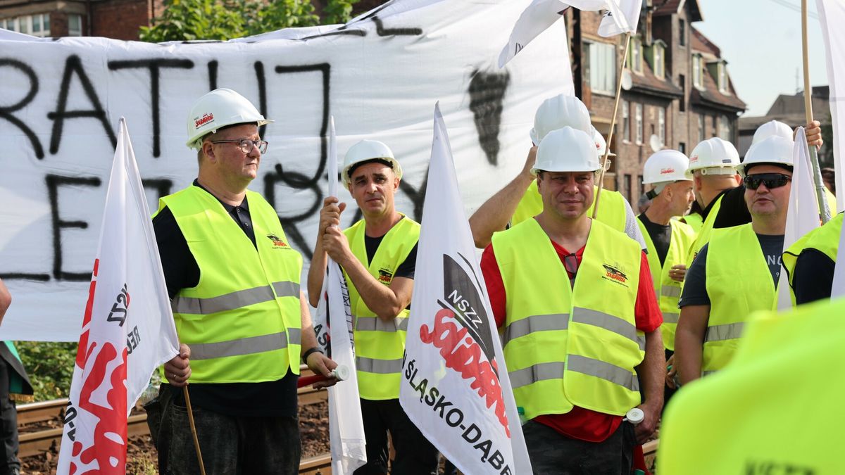 Zwi?zkowcy protestuj? przeciw zwolnieniom w PKP Cargo
3.9.2024 KATOWICE PROTEST SOLIDARNOSCI PRZECIW ZWOLNIENIOM W PKP CARGO FOT. KARINA TROJOK  DZIENNIK ZACHODNI  POLSKA PRESS