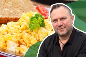 Strzelczyk robi jajecznicę po szlachecku. Możesz ją jeść nawet na diecie keto