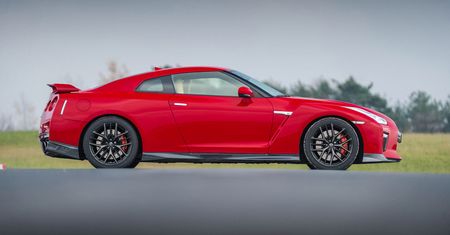 Nissan GT-R będzie woził narządy. Skonfiskowała go portugalska gwardia