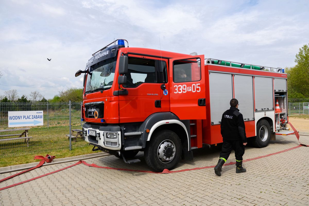 Nowa Wieś. Koparka rozerwała rurę doprowadzającą gaz. Konieczna była ewakuacja mieszkańców