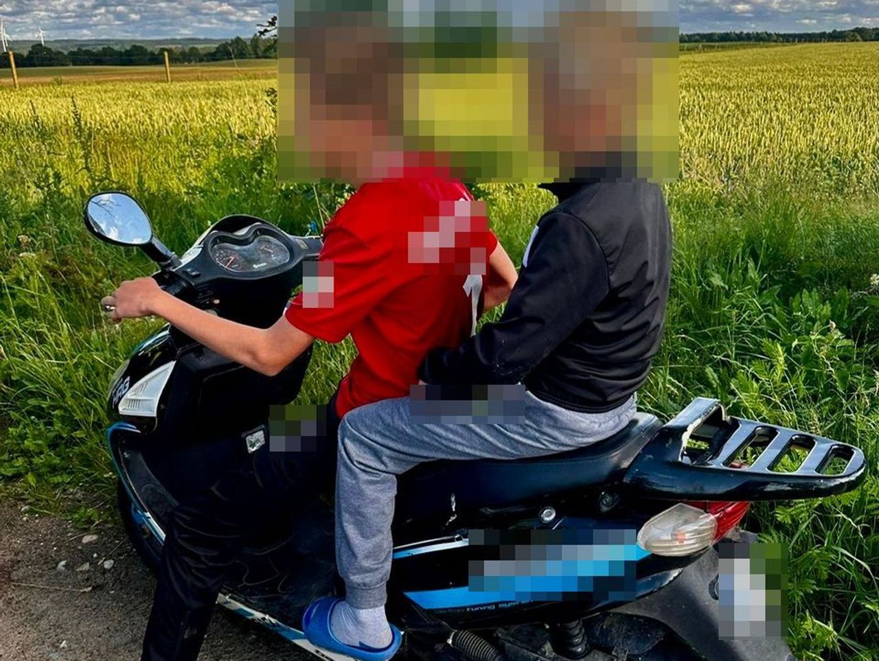 Kobylnica. Chłopcy mieli skosić trawnik. Zamiast kosiarki wzięli skuter i zostali zatrzymani przez policję