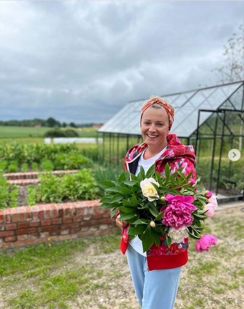 Dorota Szelągowska chwali się efektami treningów i pokazuje ogród domu na Warmii