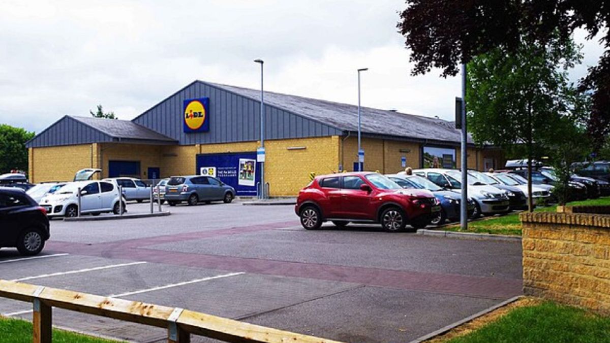 Opłaty parkingowe pod sklepem