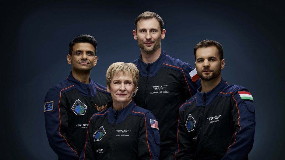 Sławosz Uznański i pozostali kosmonauci w statku Dragon SpaceX