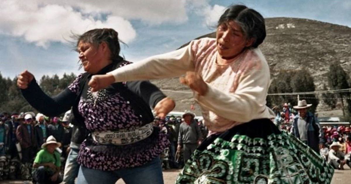 Rytualne bójki w Peru. Tak tamtejsi mieszkańcy rozwiązują spory
