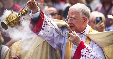 W Krakowie huczy. Abp Jędraszewski "przejmuje wszystko, co się da"