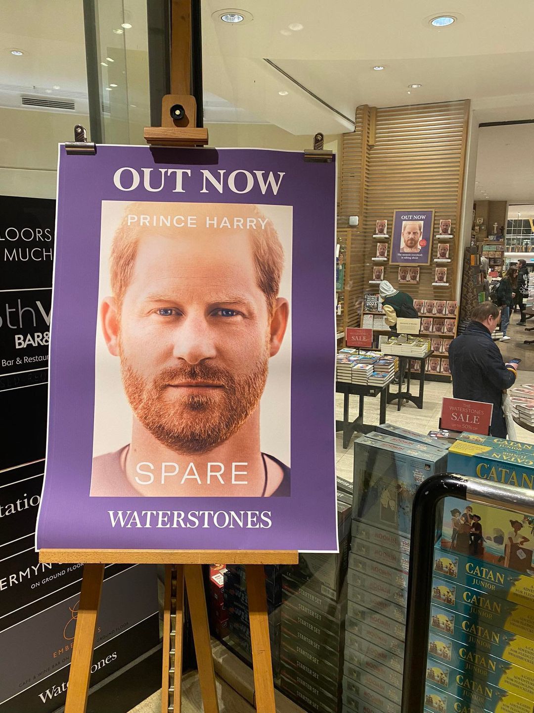 Ekspozycja książki Harry'ego w londyńskim sklepie Waterstones