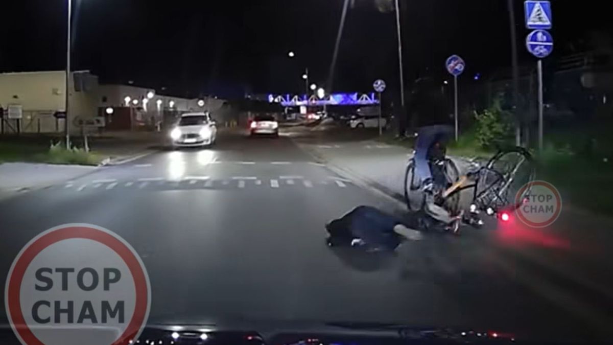 Rowerzystka runęła na drogę.