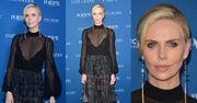 Posągowa Charlize Theron odsłania dekolt w sukni Giambattista Valli