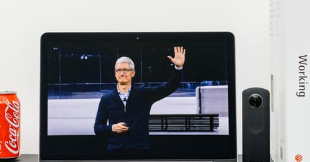 Akcje Apple gwałtownie spadają, użytkownicy wolą nowe baterie zamiast wymiany iPhonów