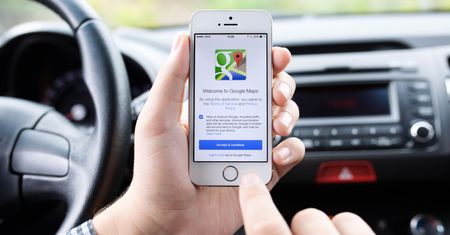 Mapy Google testowane w CarPlay. Użytkownicy iPhone'ów wreszcie z dobrą nawigacją