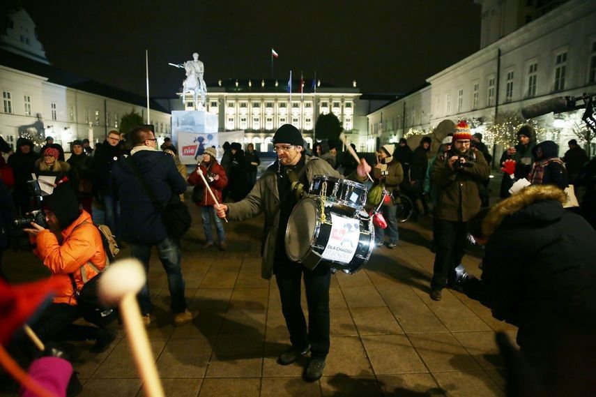 "Tak dla edukacji - nie indoktrynacji". Rodzice portestowali przed Pałacem Prezydenckim