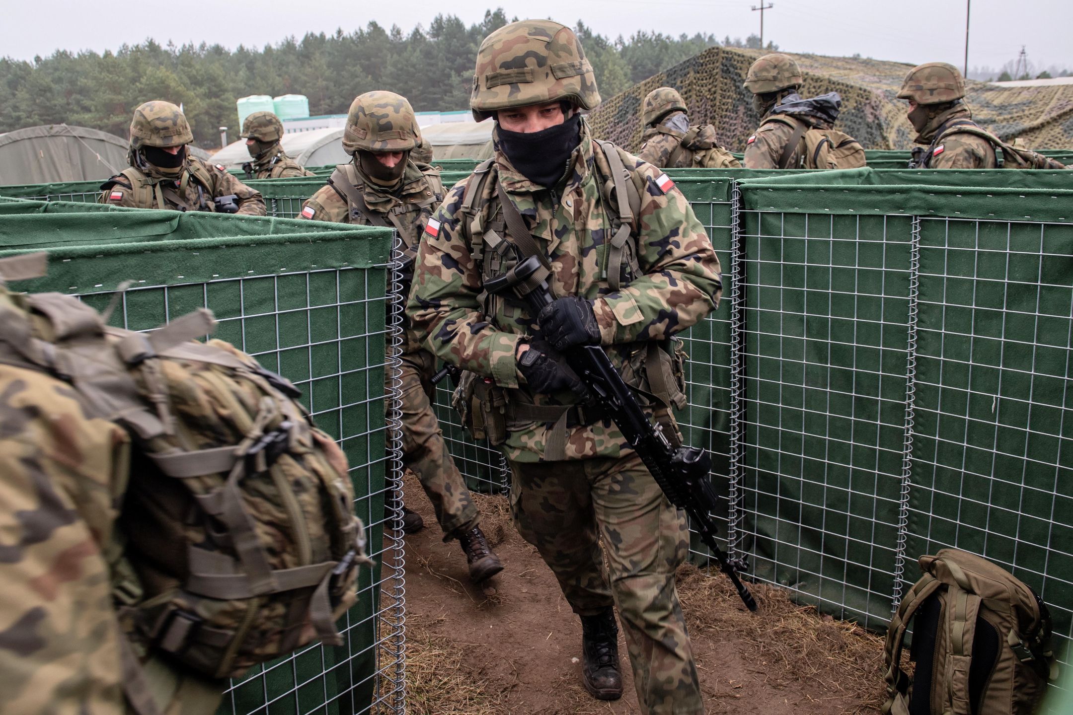 baza wojskowaLubelskie, 10.12.2021. Na zdj�ciu z 17.11.2021 jedna z baz wojskowych blisko granicy z Bia�orusi�. (sko) PAP/Wojtek Jargi�oWojtek Jargi�obaza, baza wojskowa, granica, kryzys migracyjny, migracja, polska, polsko-bia�oruska, sytuacja na granicy, Unii Europejskiej, wojsko, wschodnia, �o�nierz, �o�nierze