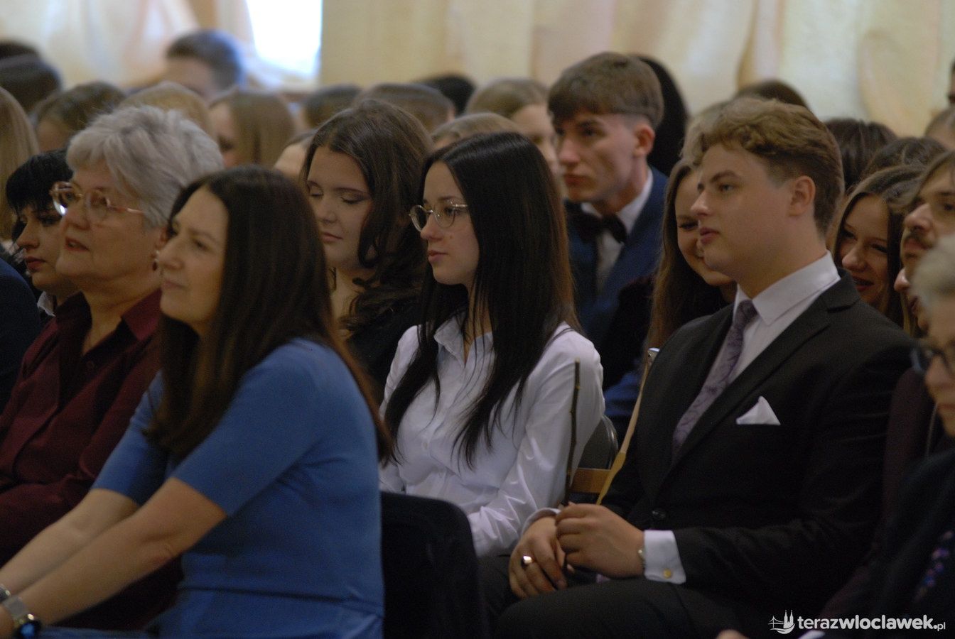 zakończenie roku klas maturalnych w II LO we Włocławku