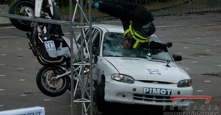 Pierwszy publiczny test zderzeniowy motocykla w Polsce