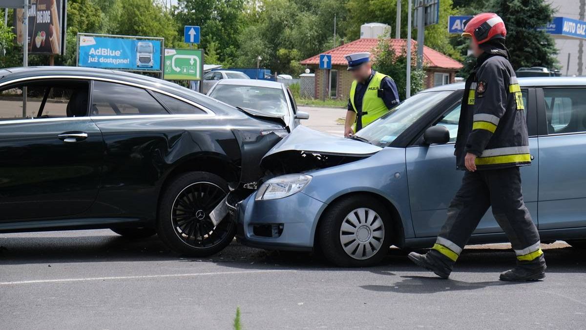 Skoda uderzyła w tył mercedesa na al. Unii Lubelskiej