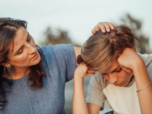 Mama zostaje opiekunką w Niemczech. Jak pomóc dziecku poradzić sobie z rozłąką?